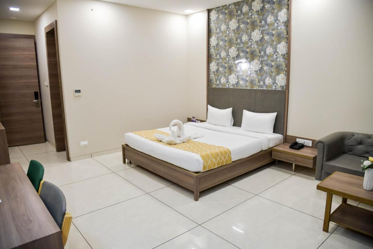 Shree Ganga Smb Hotels Ujjain Exterior photo