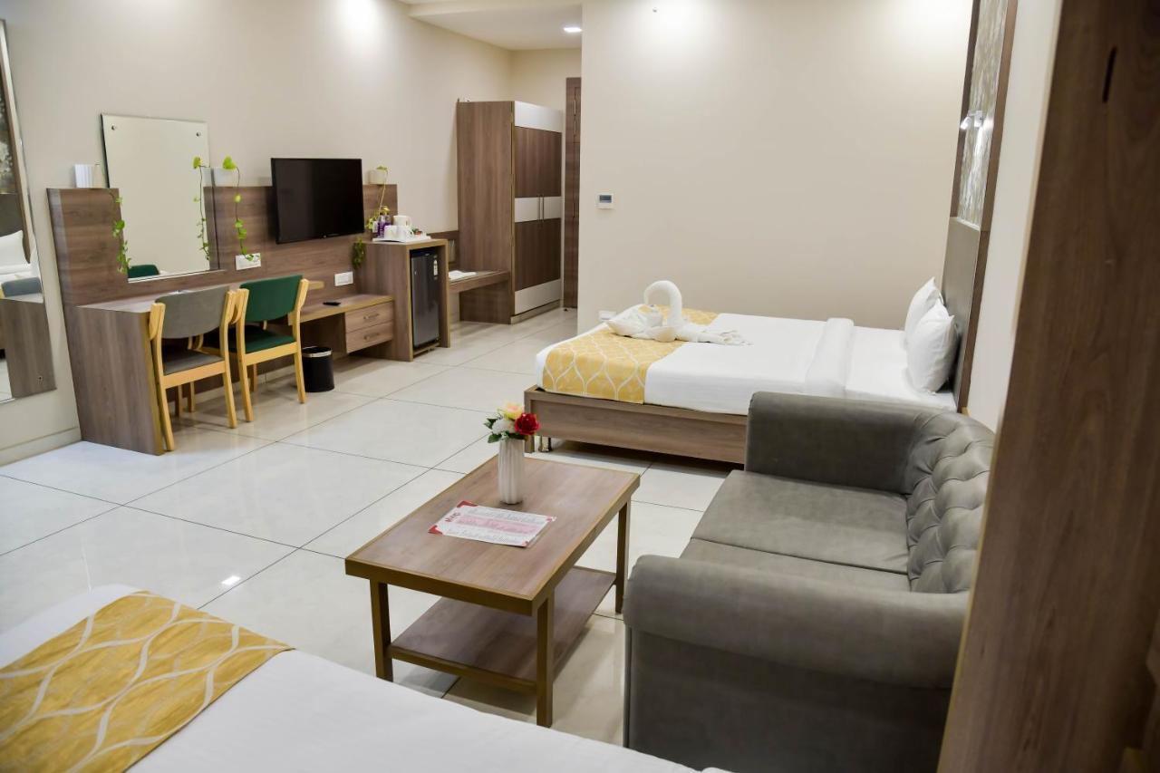 Shree Ganga Smb Hotels Ujjain Exterior photo